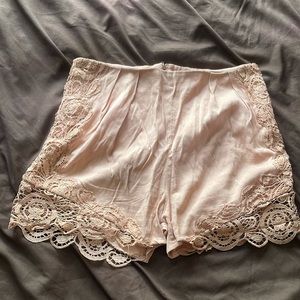 Salmon polyester/cotton shorts w/ lace